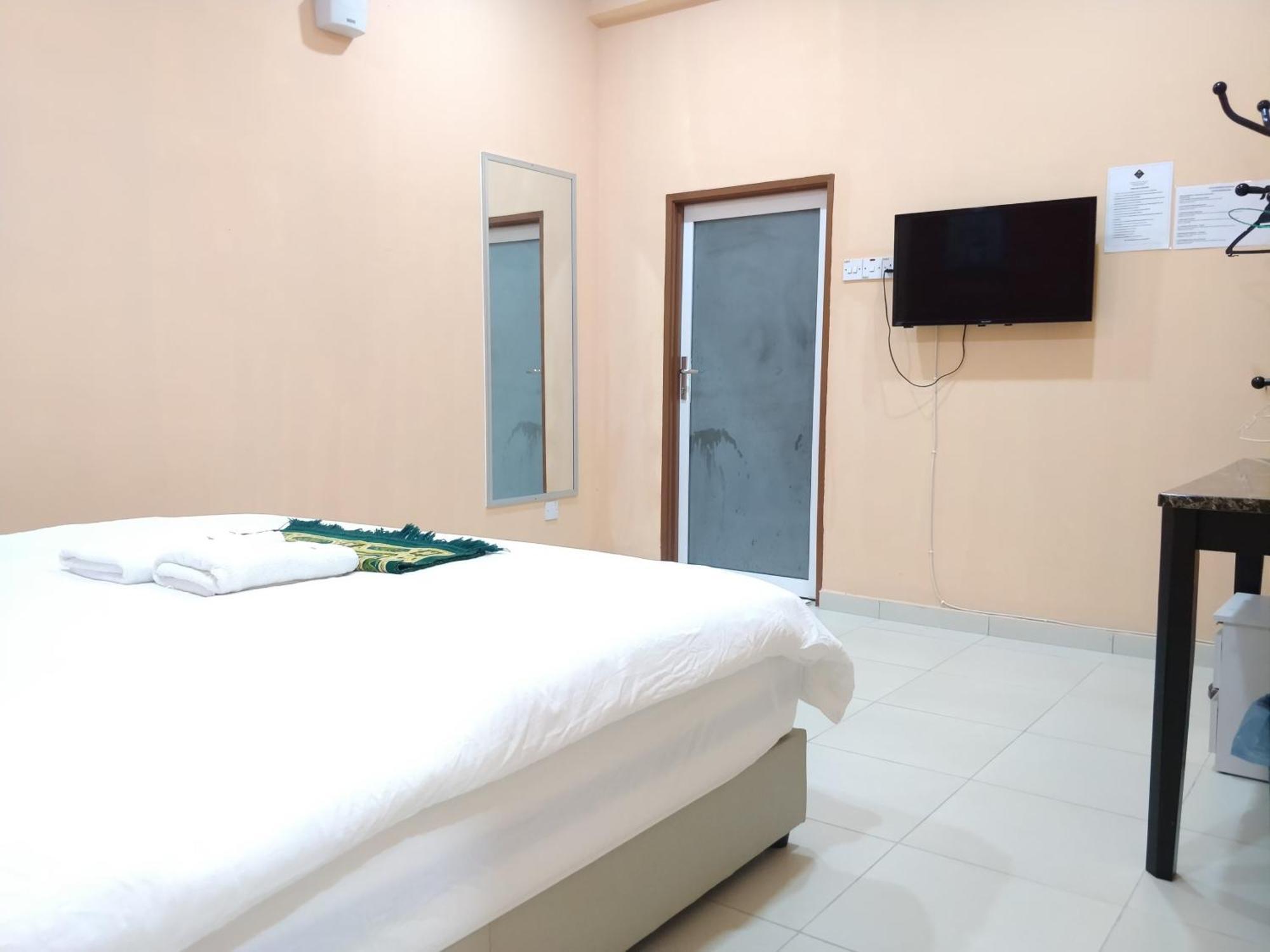 Hotel Puteri Miqaila Seri Iskandar Exterior photo