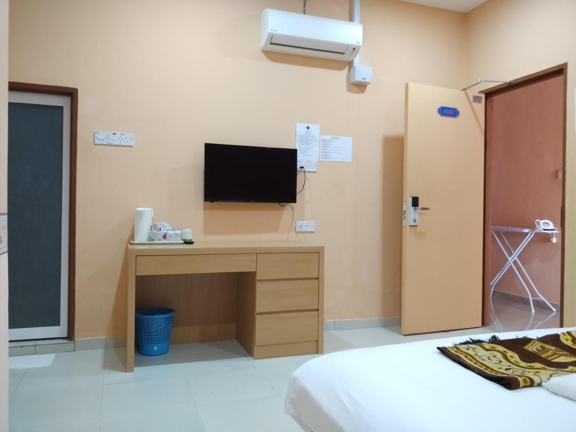 Hotel Puteri Miqaila Seri Iskandar Exterior photo